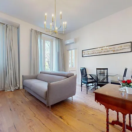 Central Rail By Sweet Homes Florence