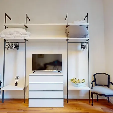 Central Rail By Sweet Homes