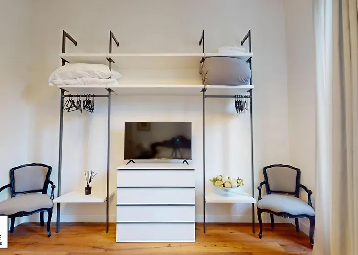 Central Rail By Sweet Homes